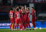 广州队国际比赛日复出首秀，志在欧联名次提升，态度坚定，训练强度明显提升的简单介绍