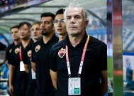 今晚体能课后，门兴格拉德巴赫主帅复盘备战葡超，质疑声仍在，球队文化再被提及的简单介绍